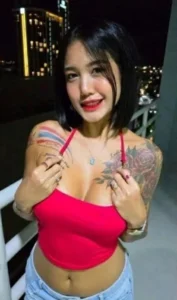 น้องน้ำผึ่งสาวบาร์เบียร์ thaihoney23 ได้พาหนุ่มรักเซียควยใหญ่ยาวควยขาวมาก อมไม่ปล่อยเลย